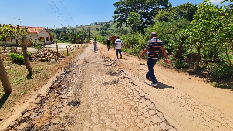 Pavimentação asfáltica na comunidade do Colônia