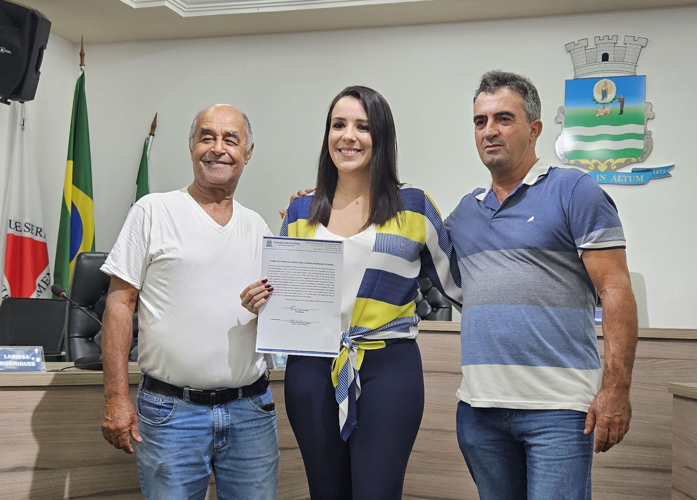 Larissa Rodrigues Oliveira é novamente empossada vereadora na Câmara Municipal